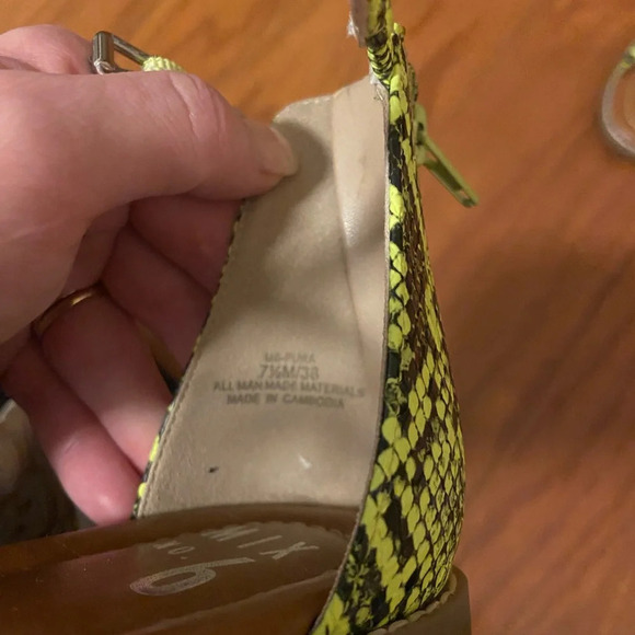 Barely worn sandals—like new! - Picture 5 of 9